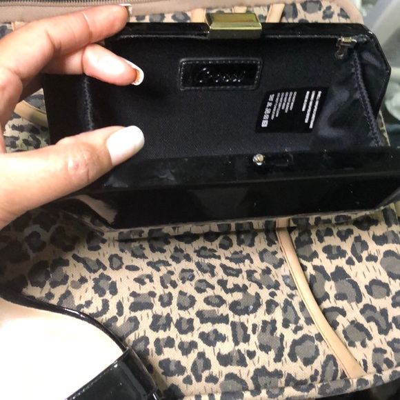 Black Patent clutch - Picture 3 of 7